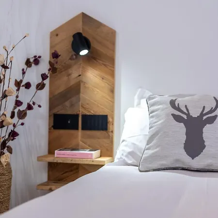 Bed and Breakfast El Lares - L'avez 3*